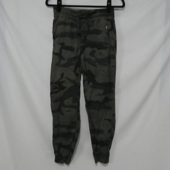 TNA - Aritzia | xs - extra small | Camouflage Joggers | Zipper Pockets | NWOT - Picture 1 of 16